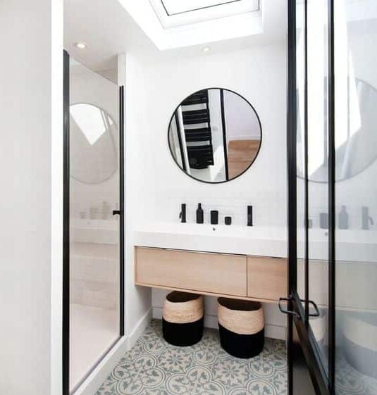 petite salle de bain contemporaine