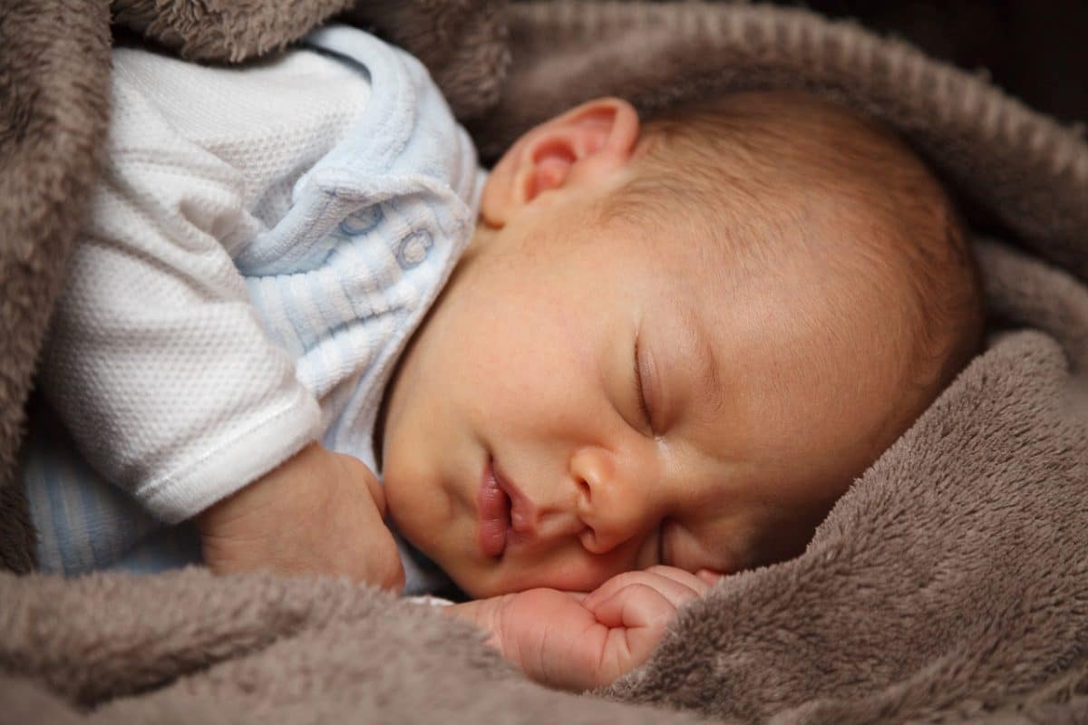 Comment choisir une couette bébé de qualité pour votre enfant